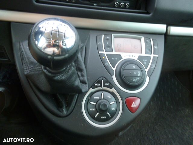 Citroën C8 2.0 HDi Exclusive - 4