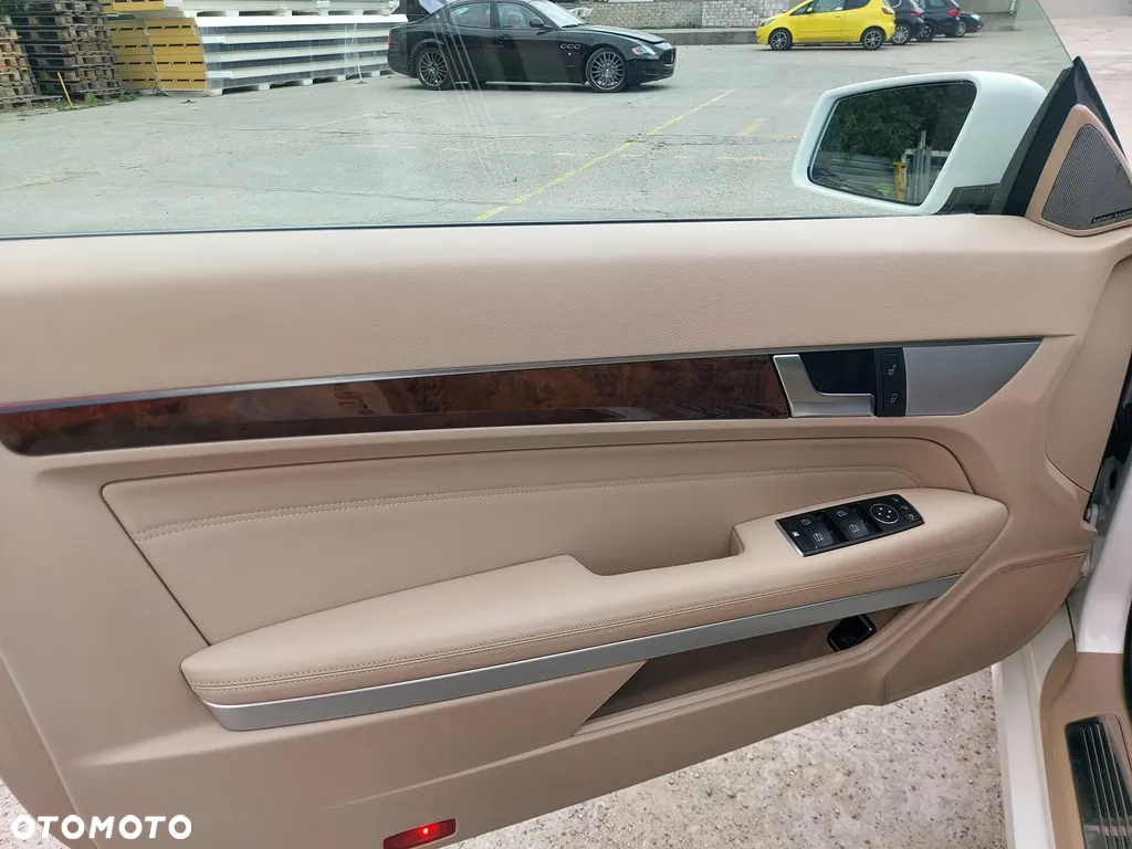 Mercedes-Benz Klasa E 400 Coupe 7G-TRONIC - 22