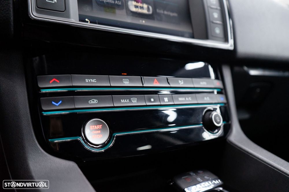 Jaguar F-Pace 20d AWD Aut. R-Sport - 35