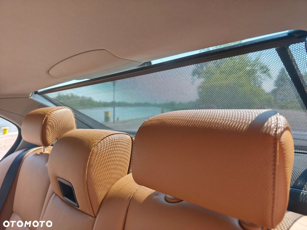 BMW Seria 5 550i - 17