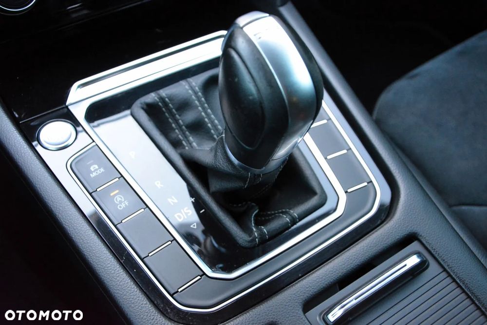 Volkswagen Arteon 2.0 TDI SCR R-Line DSG - 35