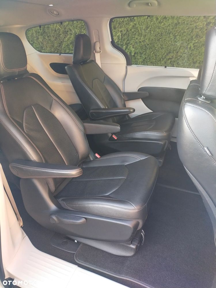 Chrysler Pacifica - 14