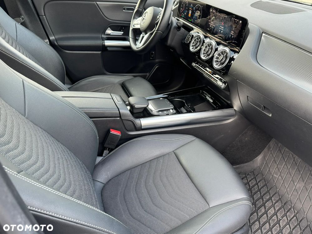 Mercedes-Benz EQA - 31