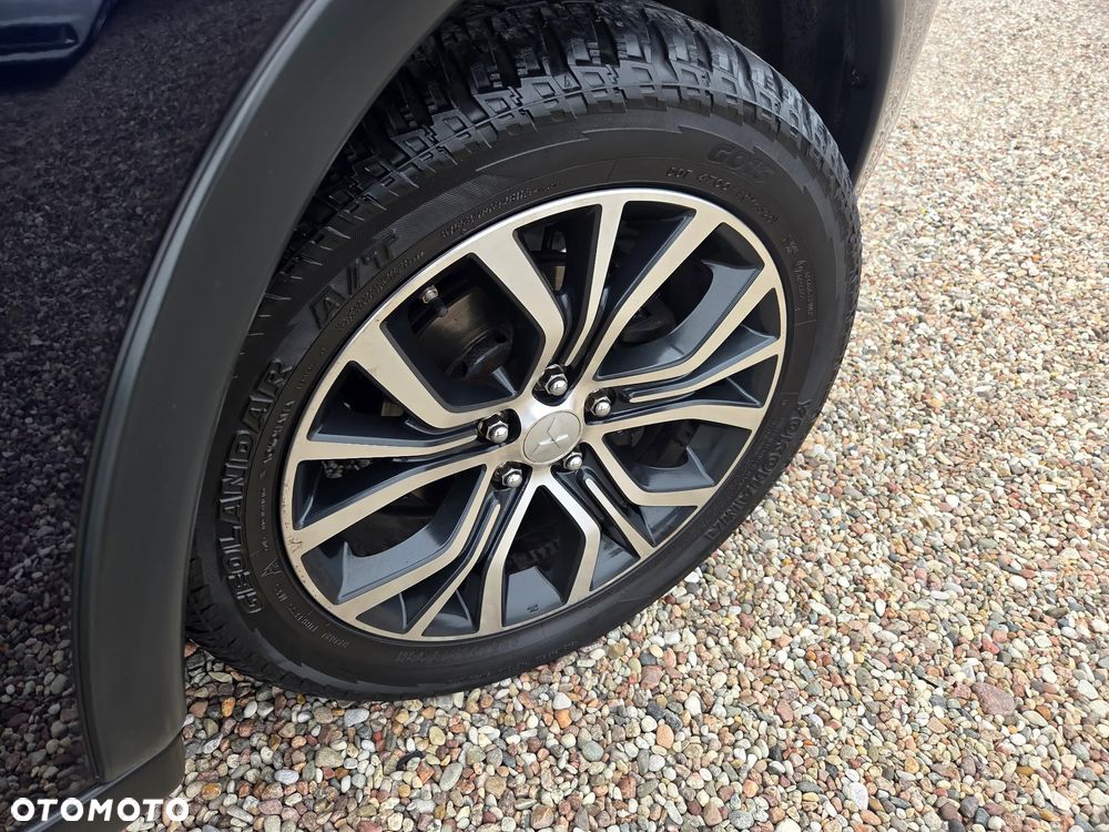 Mitsubishi Outlander 2.0 Instyle Navi 4WD CVT - 8
