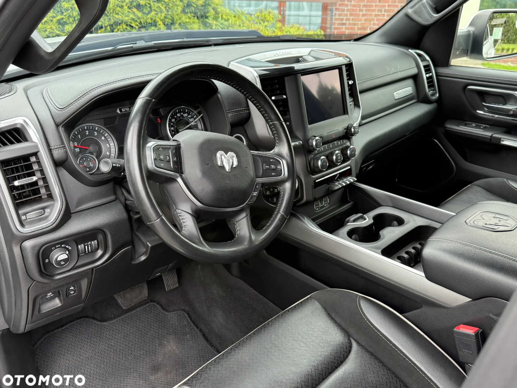 RAM 1500 Crew Cab Shortbed Laramie - 18