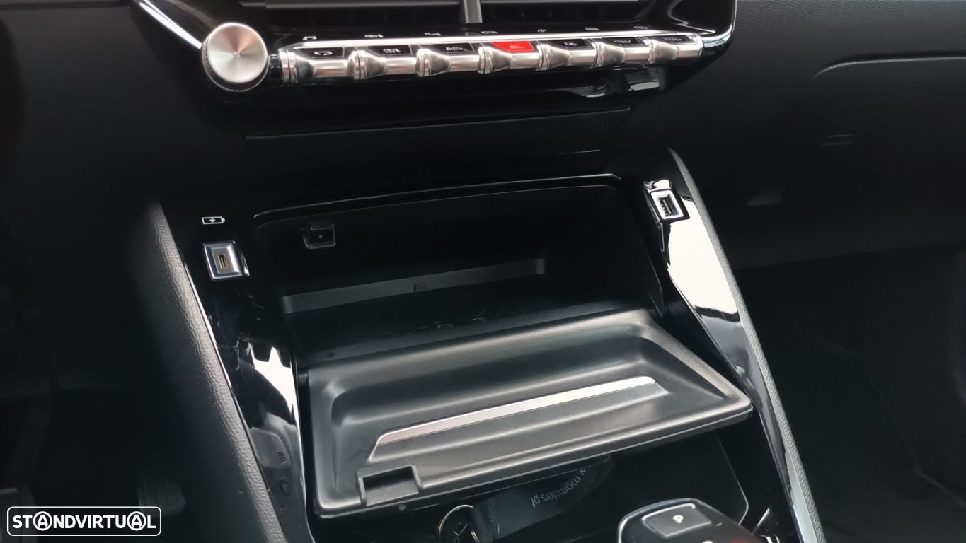 Peugeot e-208 Allure Pack - 46
