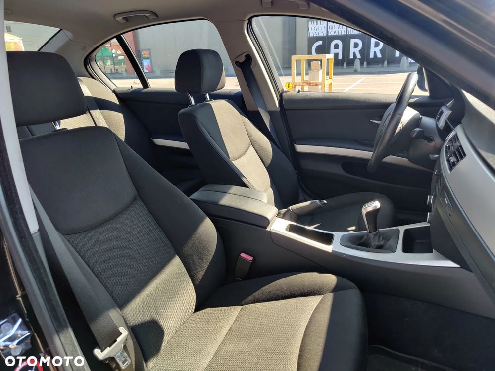 BMW Seria 3 320i - 14