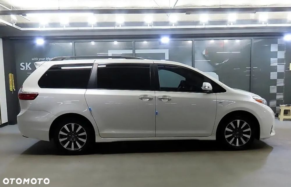 Toyota Sienna - 5