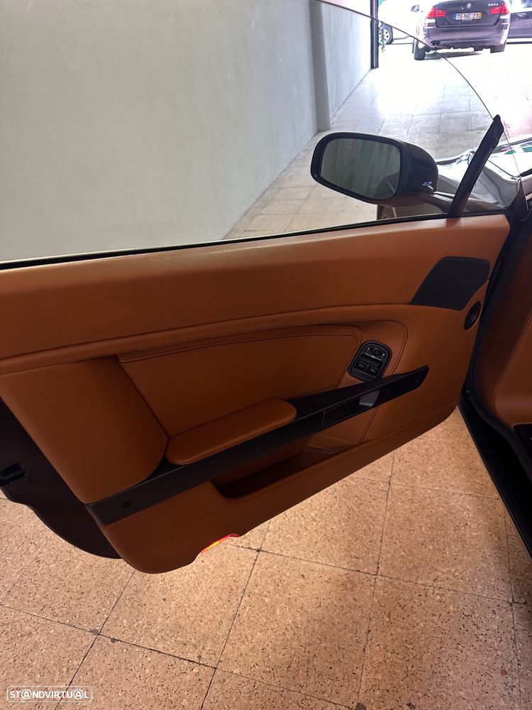 Aston Martin Vantage Roadster - 33