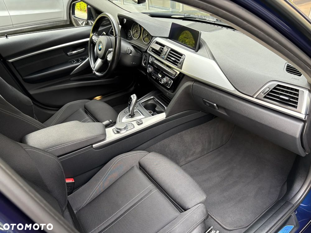 BMW Seria 3 330i xDrive Sport Line - 15