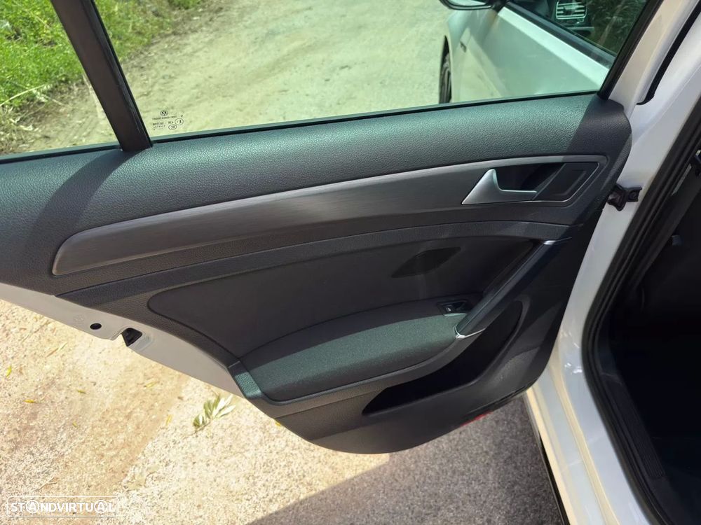VW Golf 1.0 TSI R-Line - 27