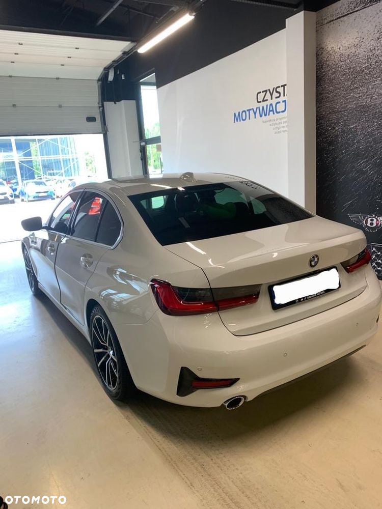 BMW Seria 3 330i Sport Line - 2