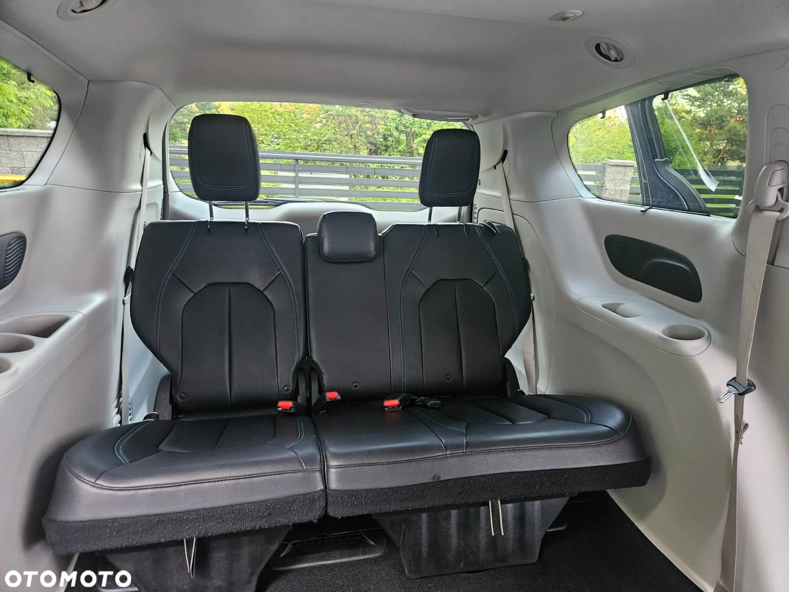Chrysler Pacifica - 23