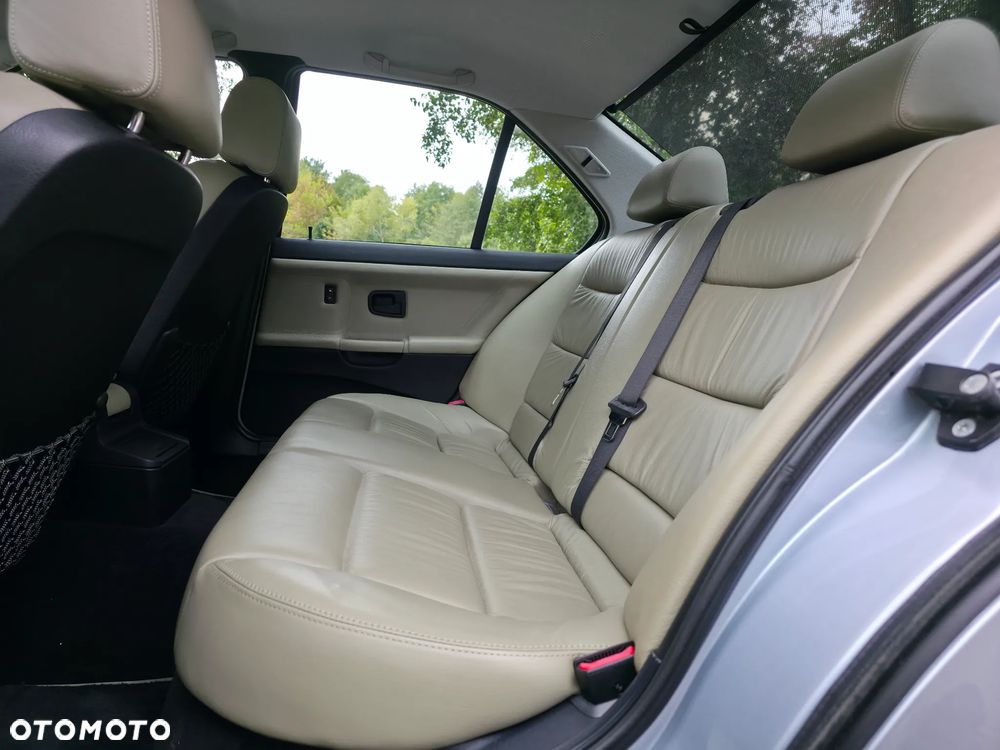 BMW Seria 3 320i - 28