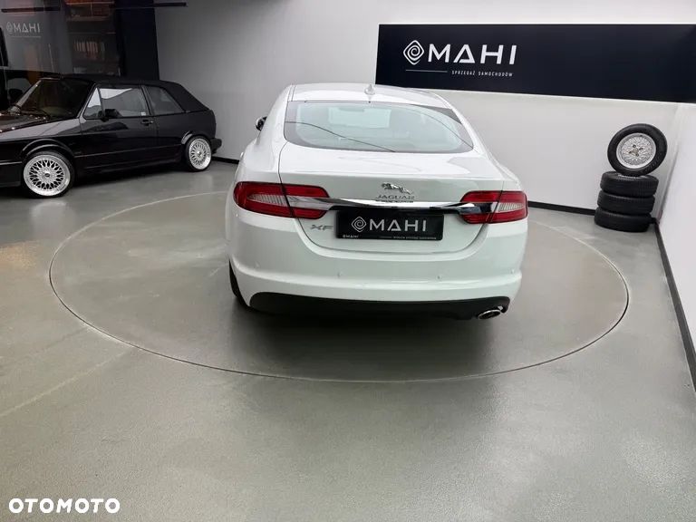 Jaguar XF 2.2 D Premium Luxury - 10