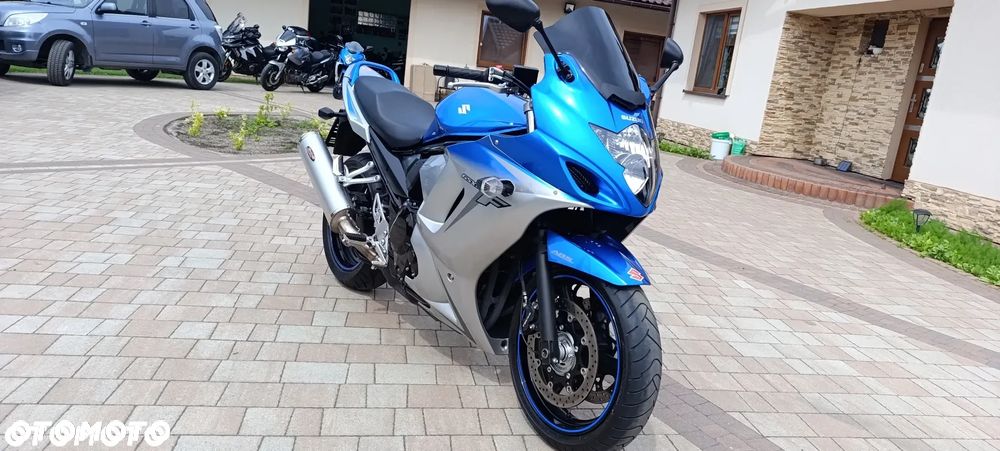 Suzuki GSX - 4