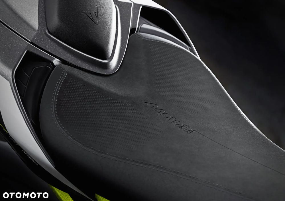 Triumph Street Triple - 10