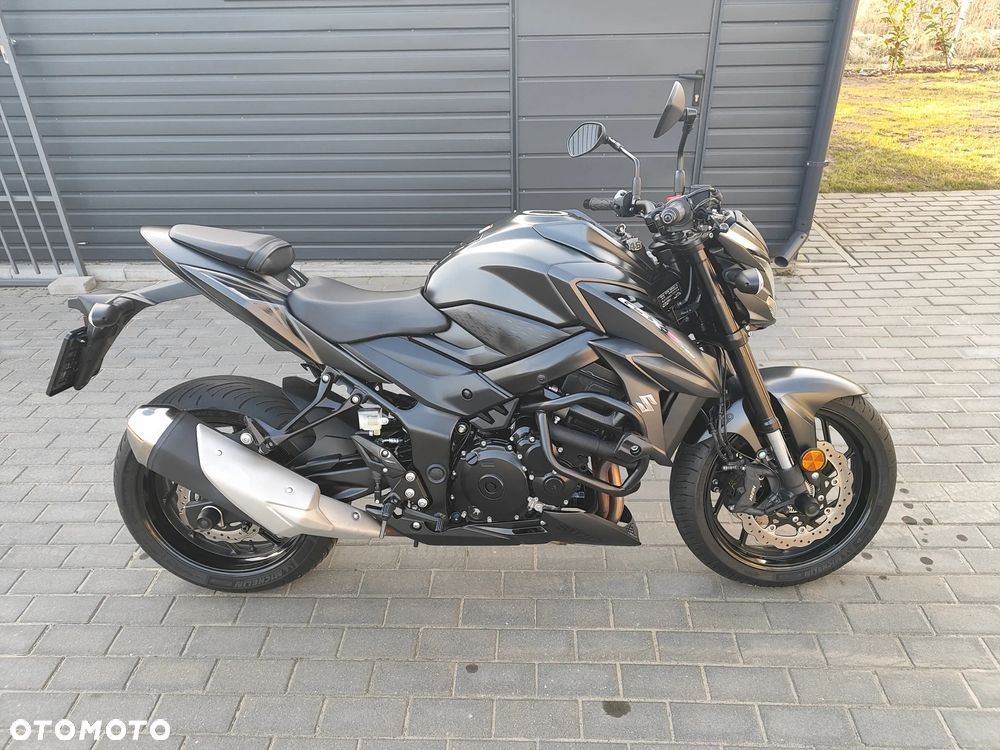 Suzuki GSX - 3