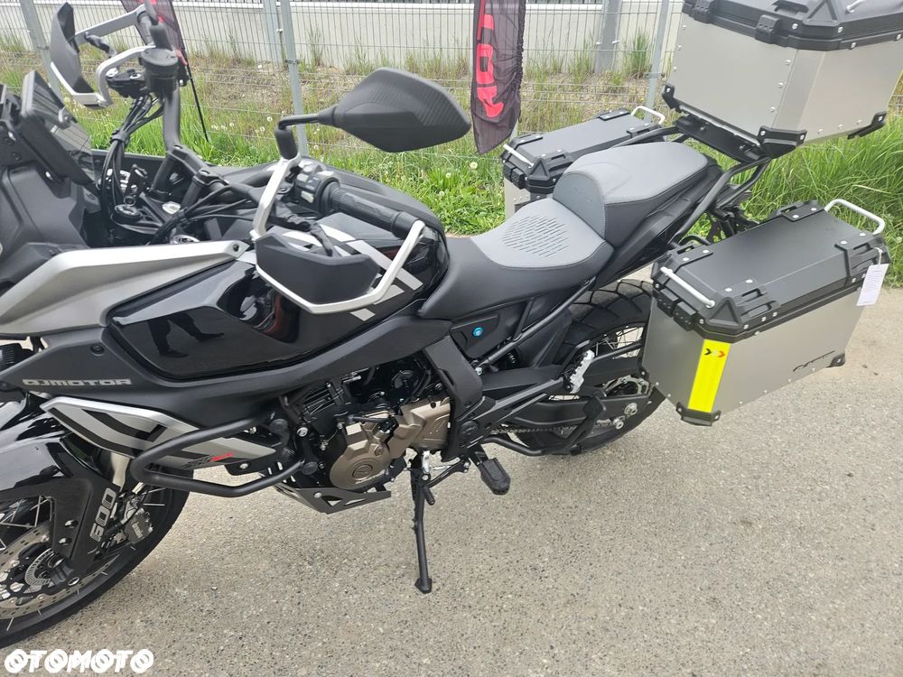 QJMOTOR SRT 600SX - 6