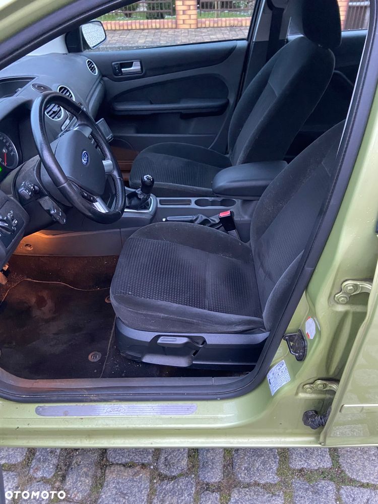 Ford Focus 1.8 FF Ghia - 12