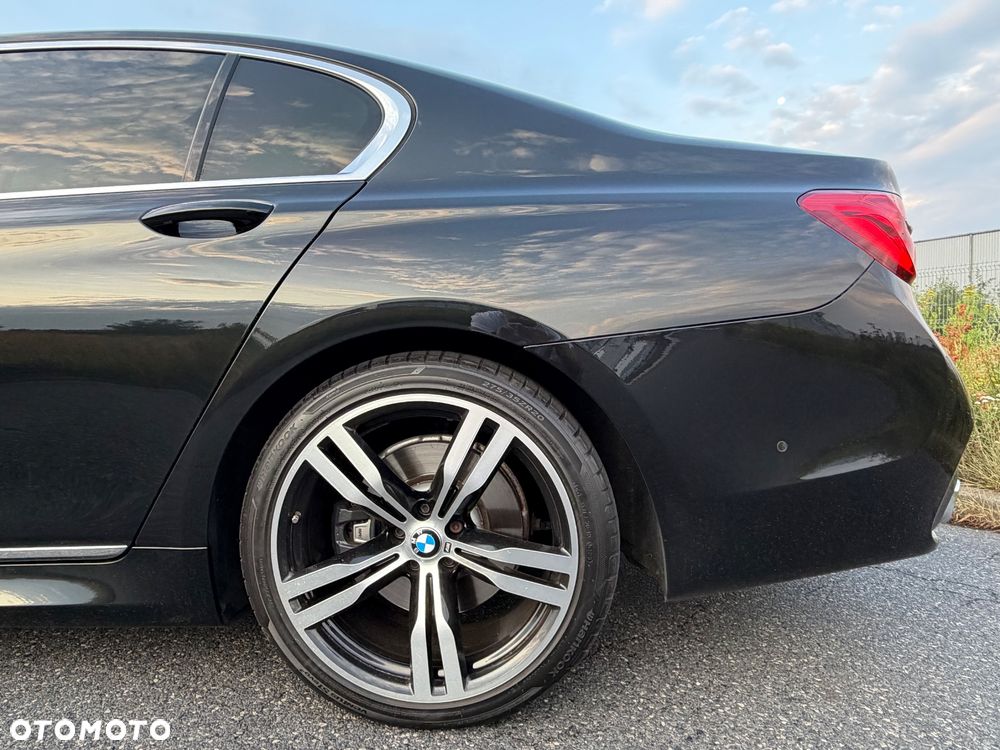BMW Seria 7 740d xDrive - 38