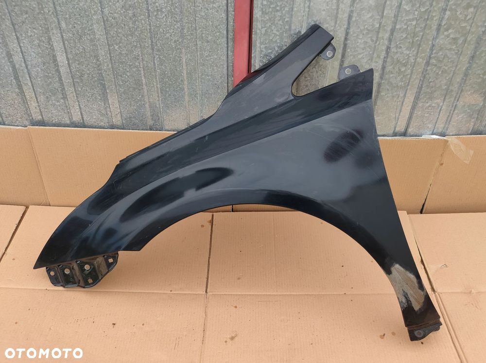 Błotnik przedni lewy Toyota Avensis T27 2008-