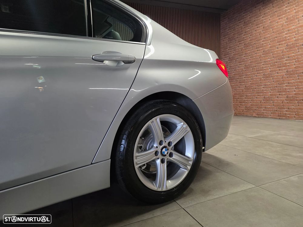 BMW 320 d Aut. Luxury Line - 34