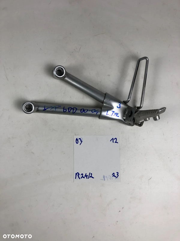Suzuki GSF 600 Bandit 00-04 Lewy Set Tył Pasażera Podnóżek