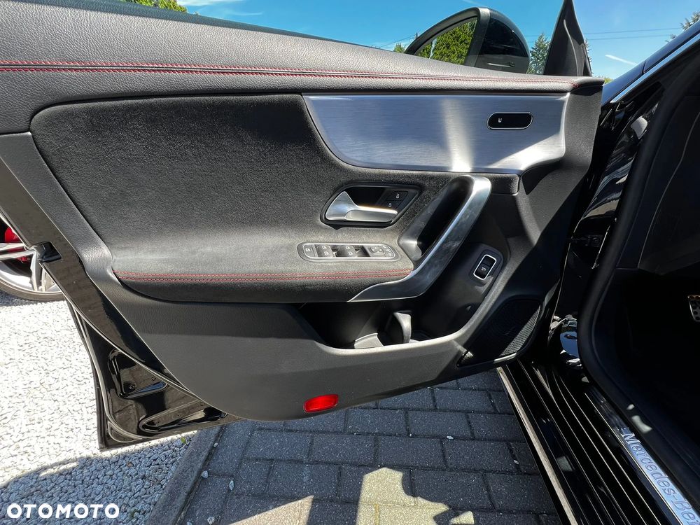 Mercedes-Benz CLA 220 4-Matic AMG Line 7G-DCT - 20