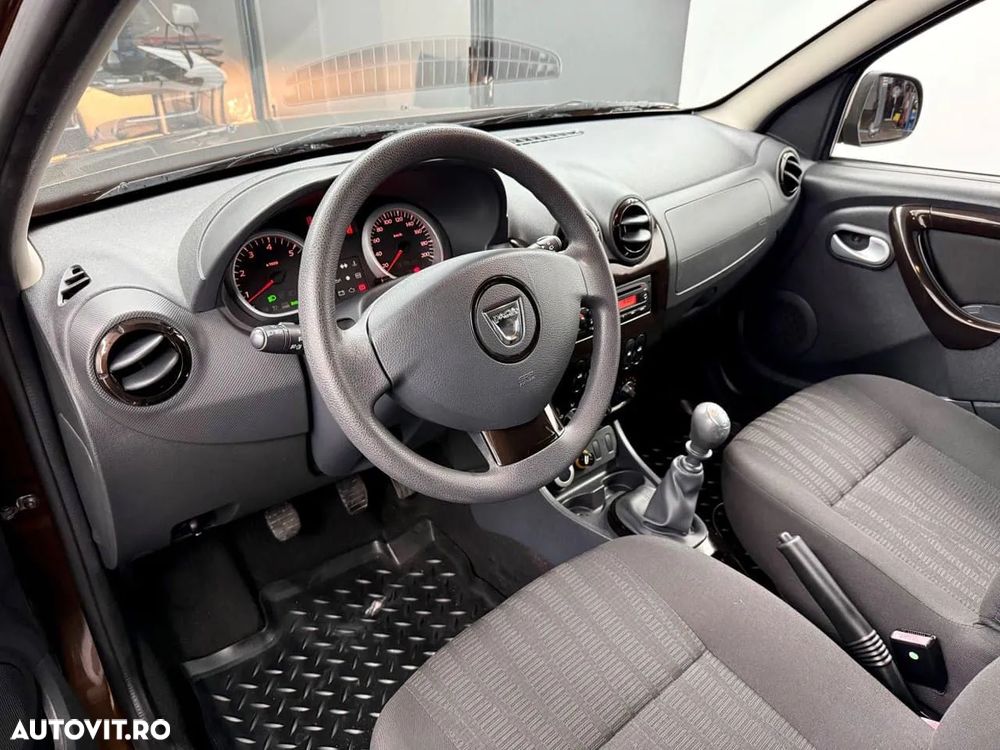 Dacia Duster 1.6 16V 4x4 Ambiance - 8