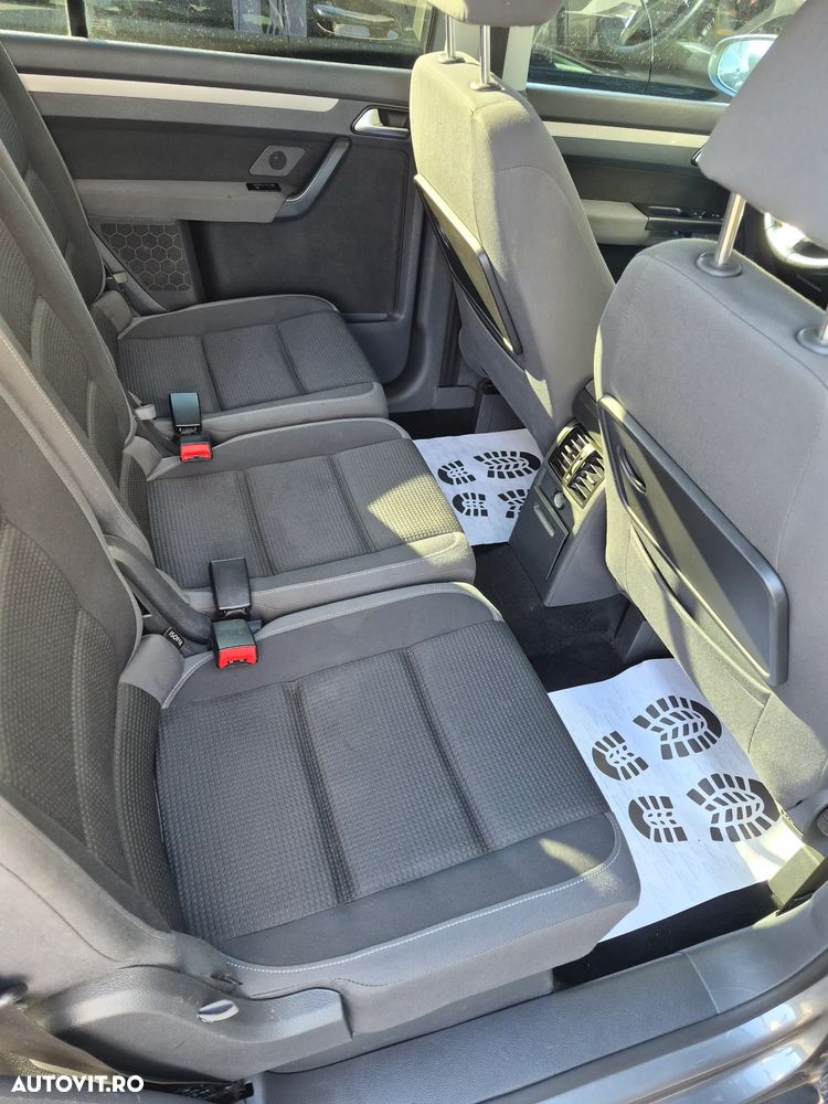 Volkswagen Touran 2.0 TDI Highline Aut - 9
