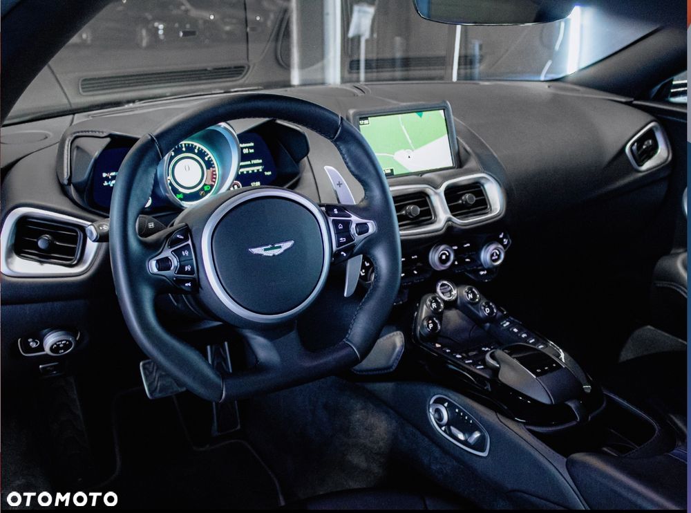 Aston Martin Vantage - 5