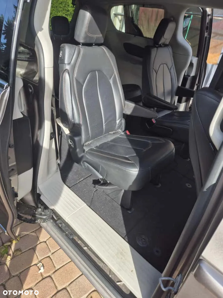 Chrysler Pacifica - 3