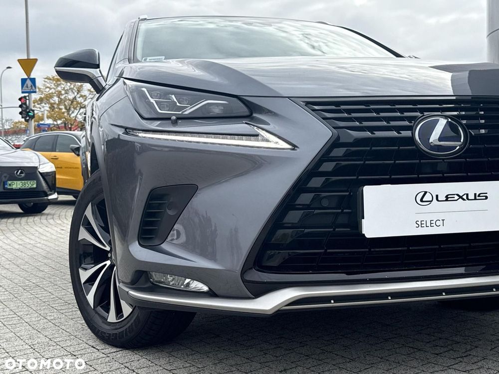 Lexus NX 300h F Impression AWD - 26