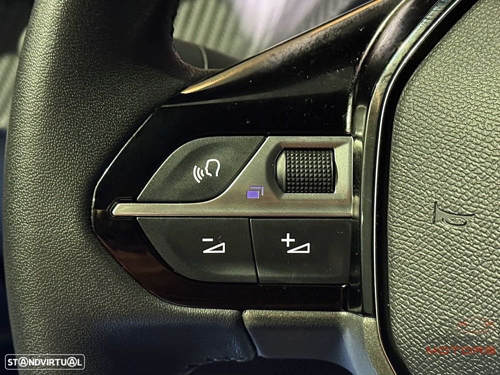 Peugeot 2008 1.2 PureTech SE Style - 22