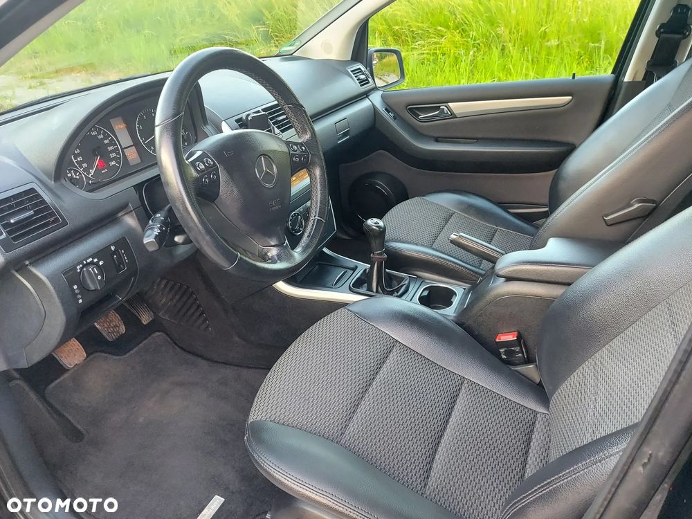 Mercedes-Benz Klasa A 180 BlueEFFICIENCY Avantgarde - 18