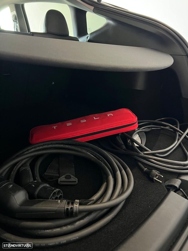 Tesla Model Y - 24