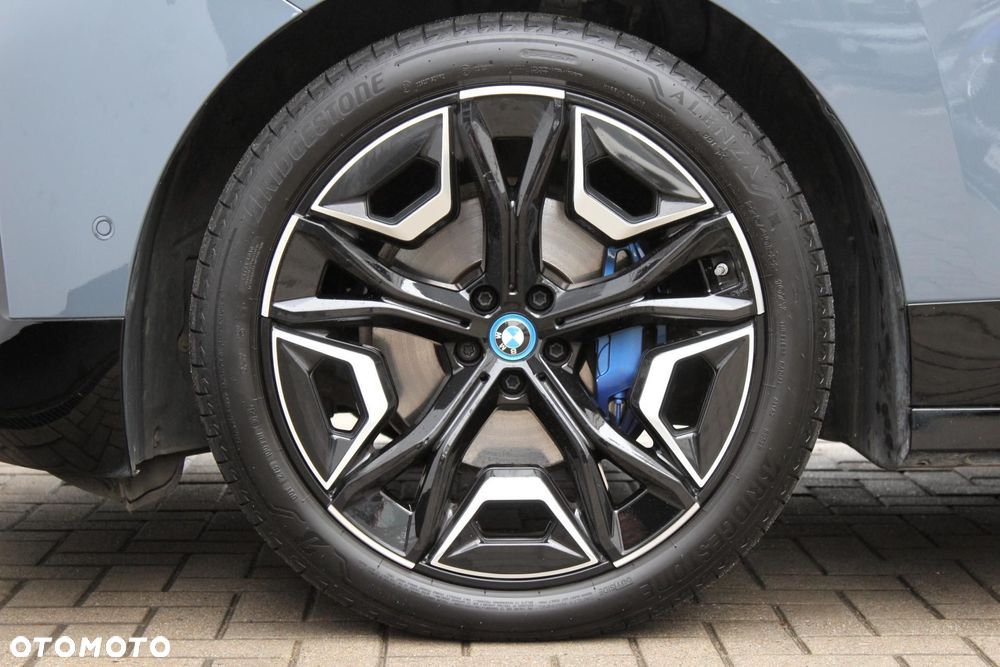 BMW iX - 4