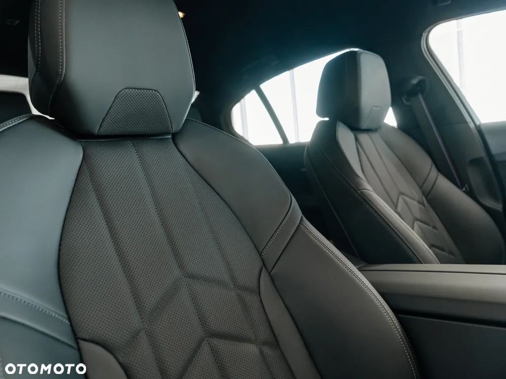 BMW Seria 5 520d xDrive - 14