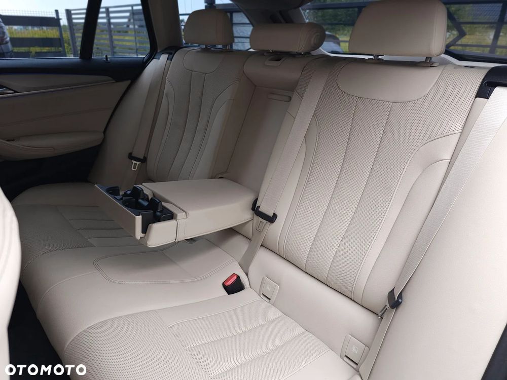 BMW Seria 5 520d mHEV - 25