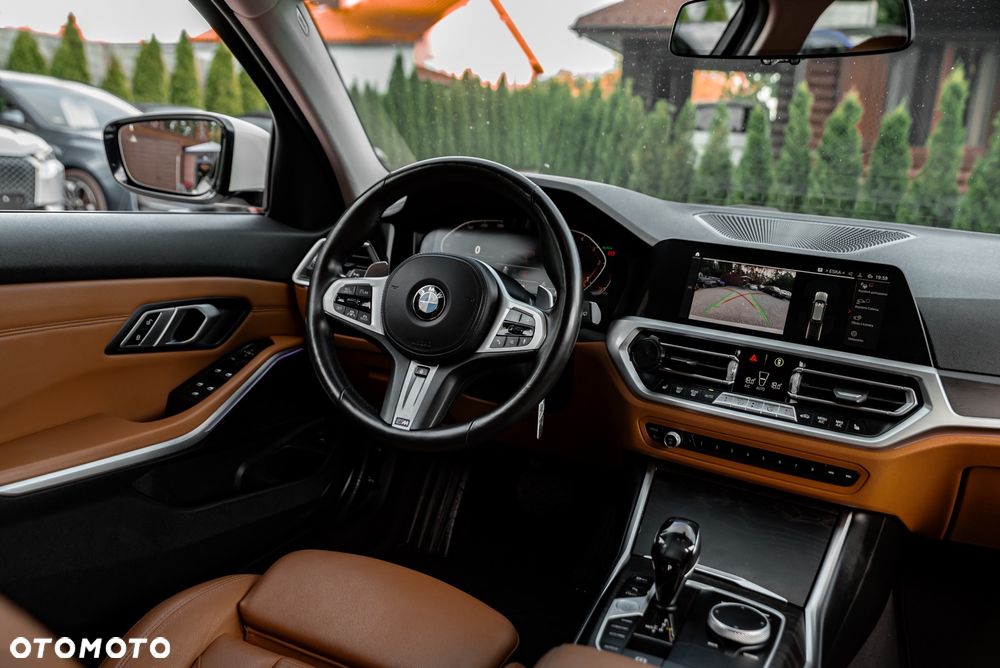 BMW Seria 3 330d xDrive M Sport - 28