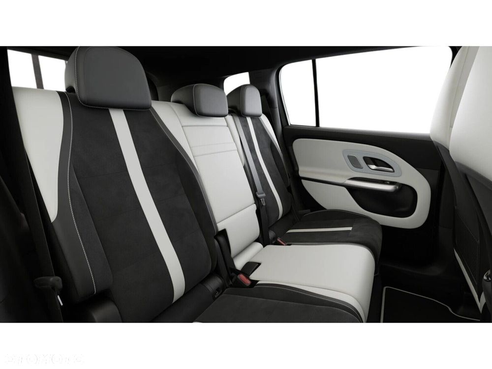 Mercedes-Benz GLB - 11