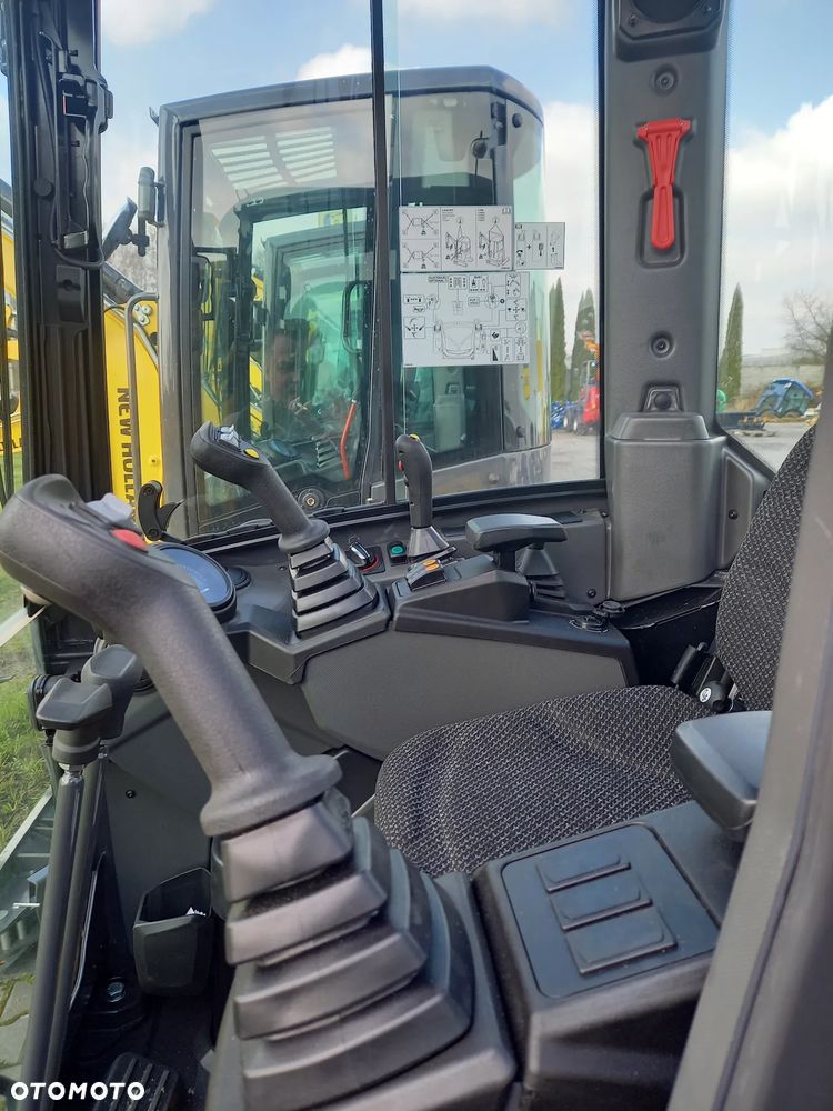 New Holland E 18 D - 3