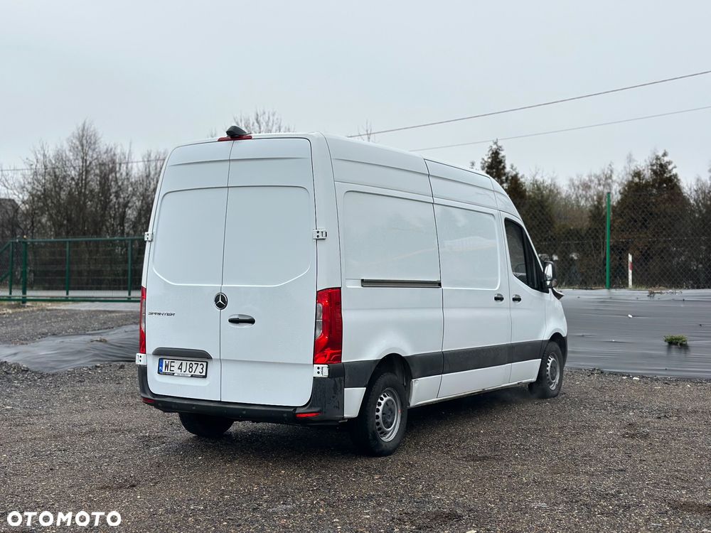 Mercedes-Benz Sprinter - 11