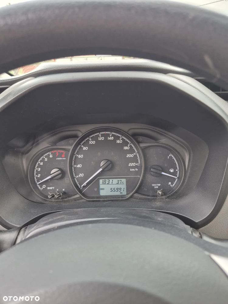 Toyota Yaris 1.5 Dynamic - 12