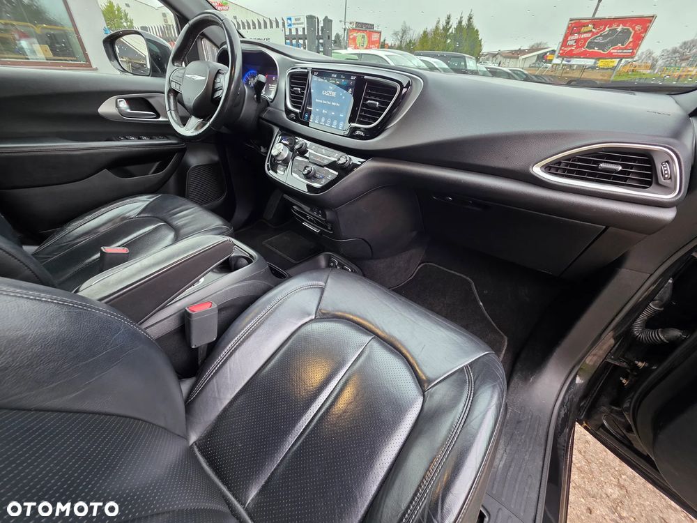 Chrysler Pacifica - 13