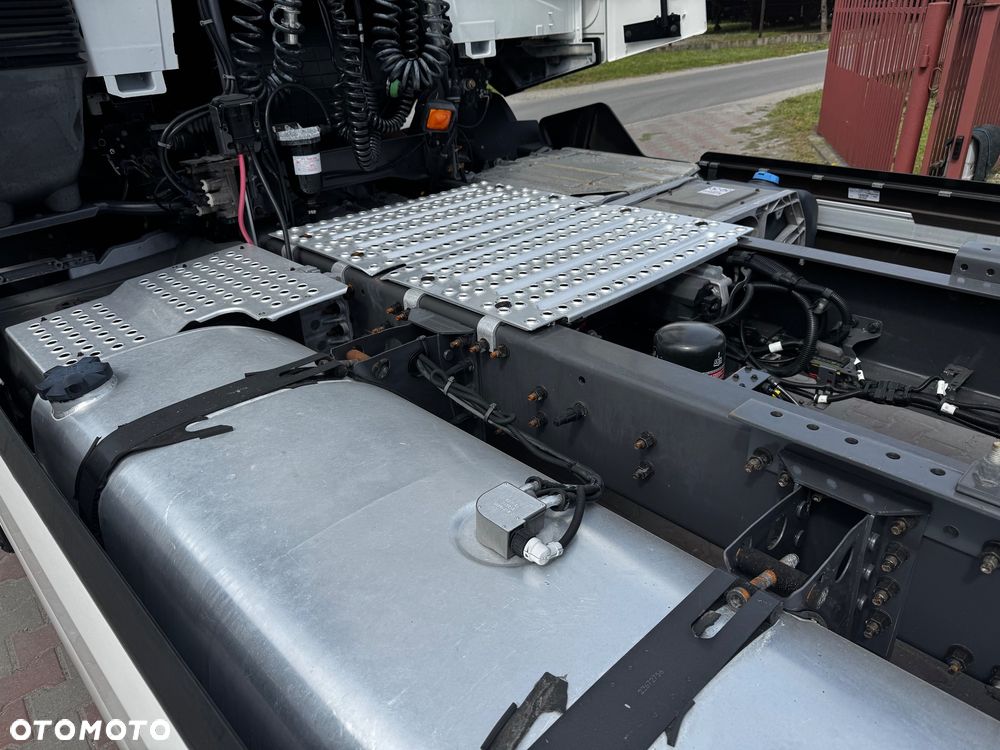 Renault T440 13 litrowy silnik - 10