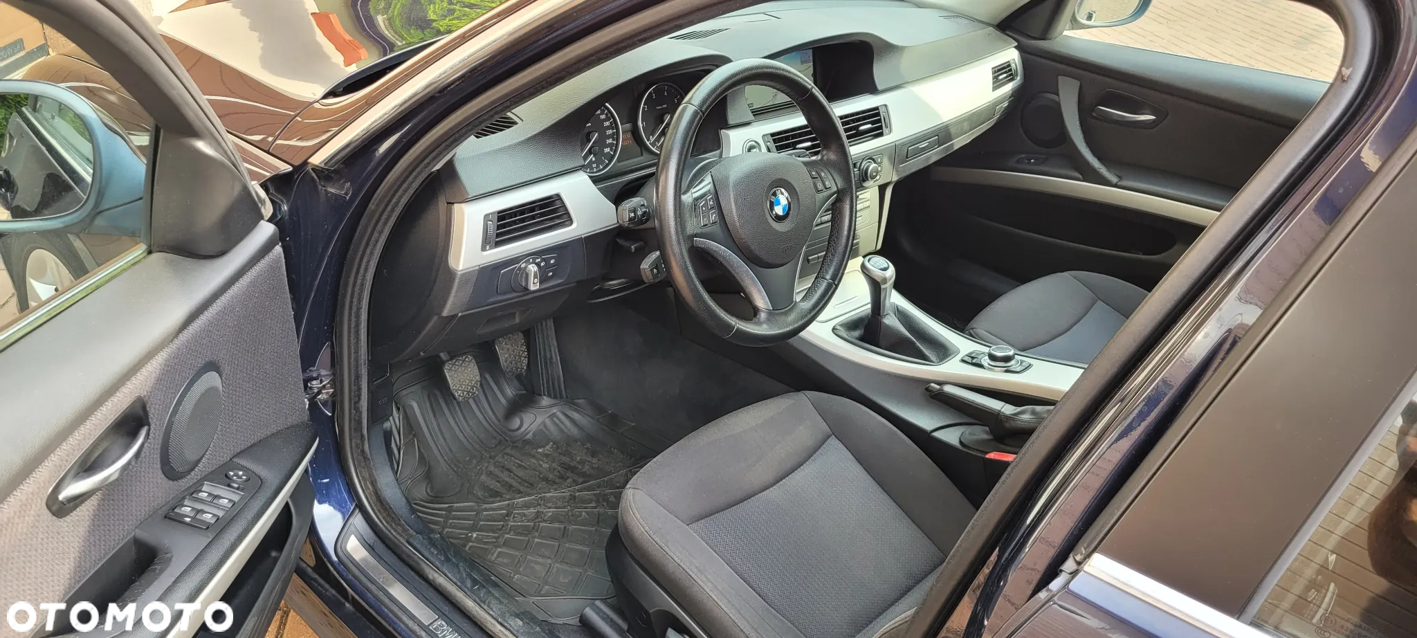 BMW Seria 3 318i Touring - 17