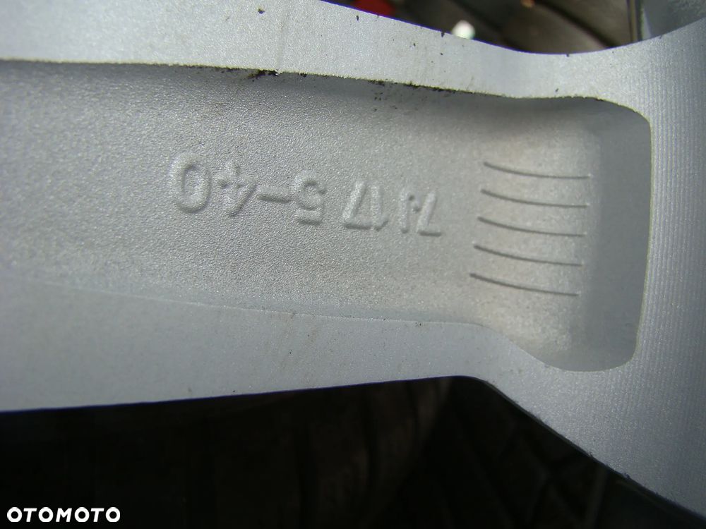 a487 5x114,3 Dacia Duster 7Jx17 et40 opony zimowe 215/60 R17 - 7