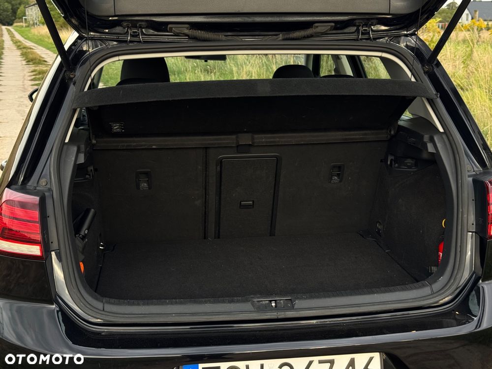 Volkswagen Golf - 10